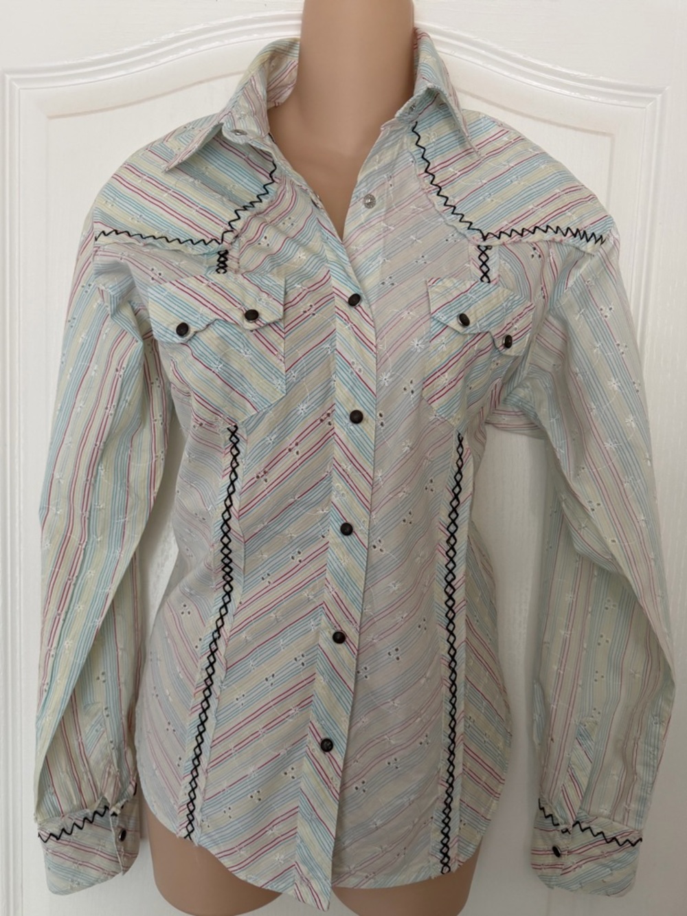 Cruel Girl Western Style Embroidered Snap Shirt Pastel Stripe Eyelet Rodeo, Sz L - Picture 4 of 14